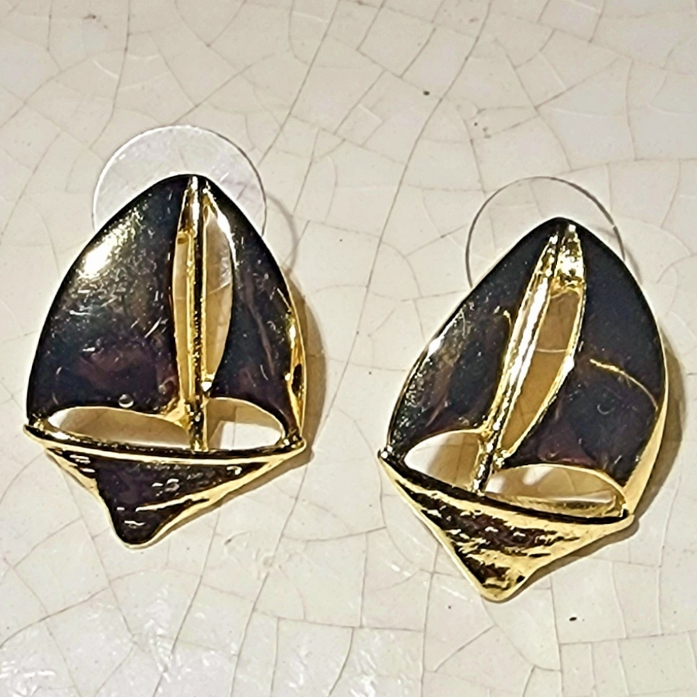 Gold sailboat Nautical Fornash earrings - Picture 2 of 7